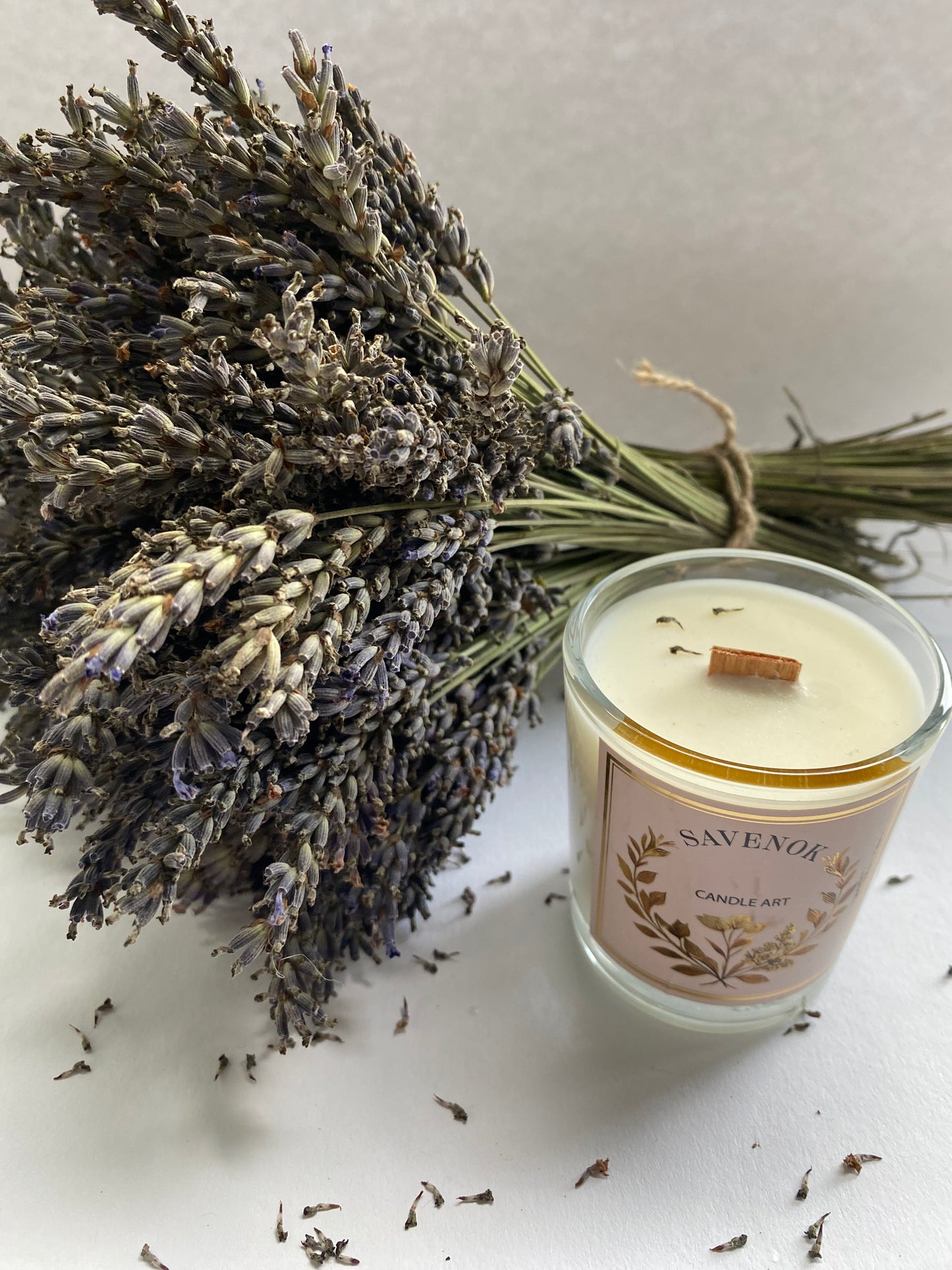 Duftkerze „Goldene Geißblattblüte & Jasmin“ – sinnlich, blumig & warm | SAVENOK