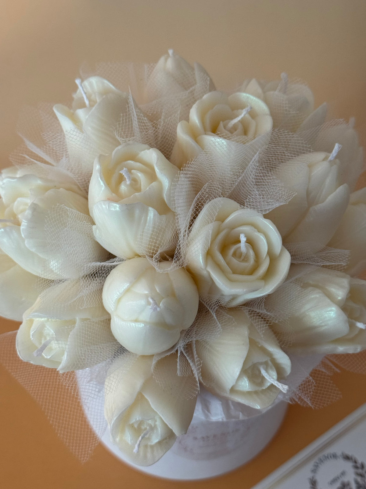 Kerzenstrauß „Ivory Tulip Elegance“ – von SAVENOK Candle Art