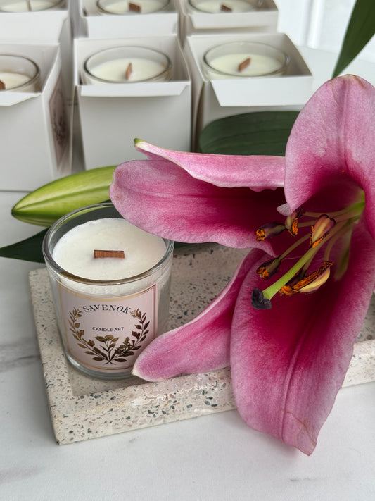 Duftkerze "La Vie Est Belle" – handgemachte Kerze mit elegantem, süß-blumigem Duft